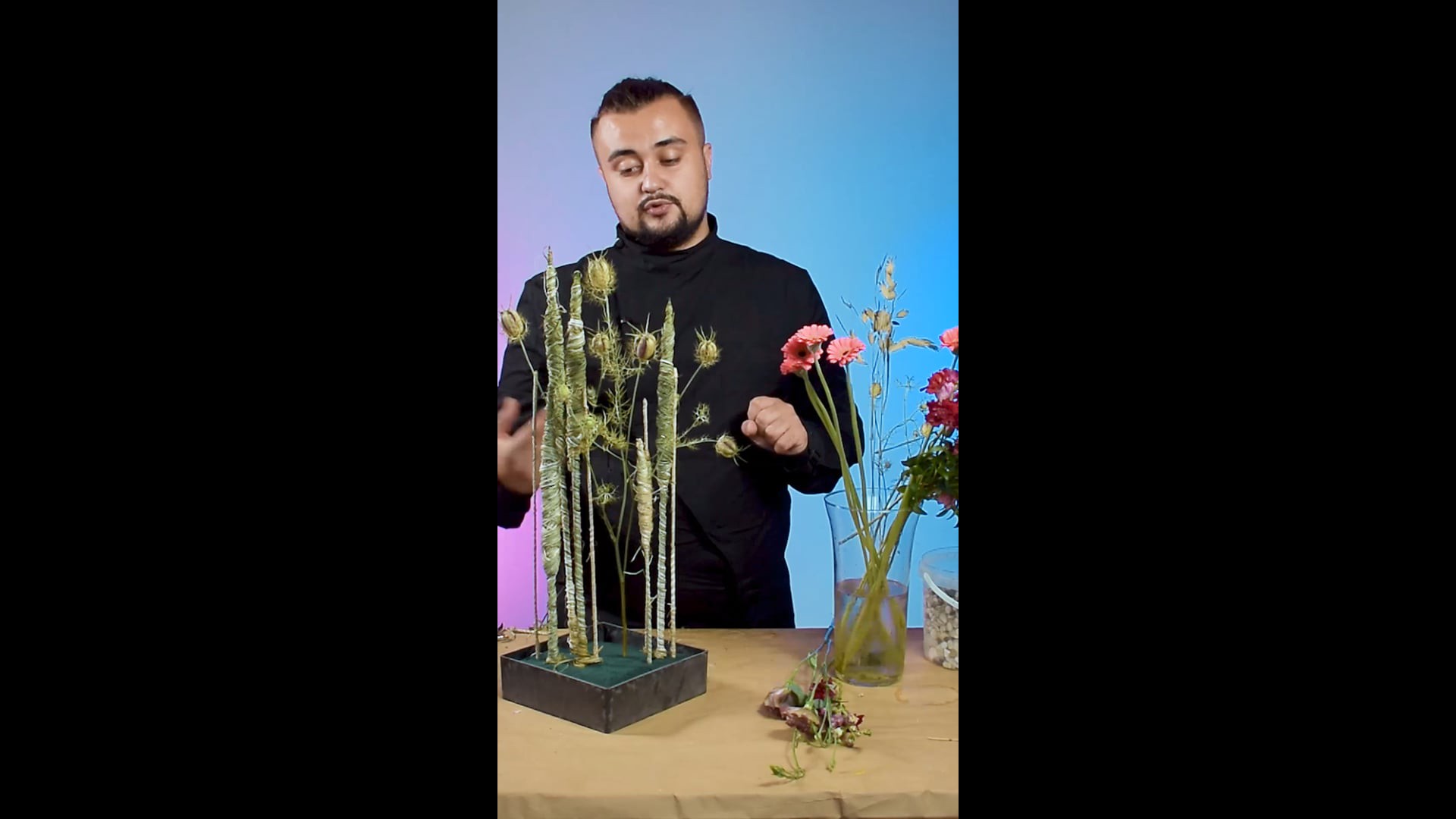 Вертикальная композиция с инжиром и калиной: постер урока