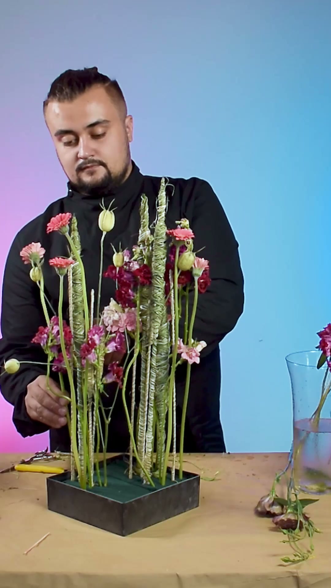 Вертикальная композиция с инжиром и калиной: кадр 3