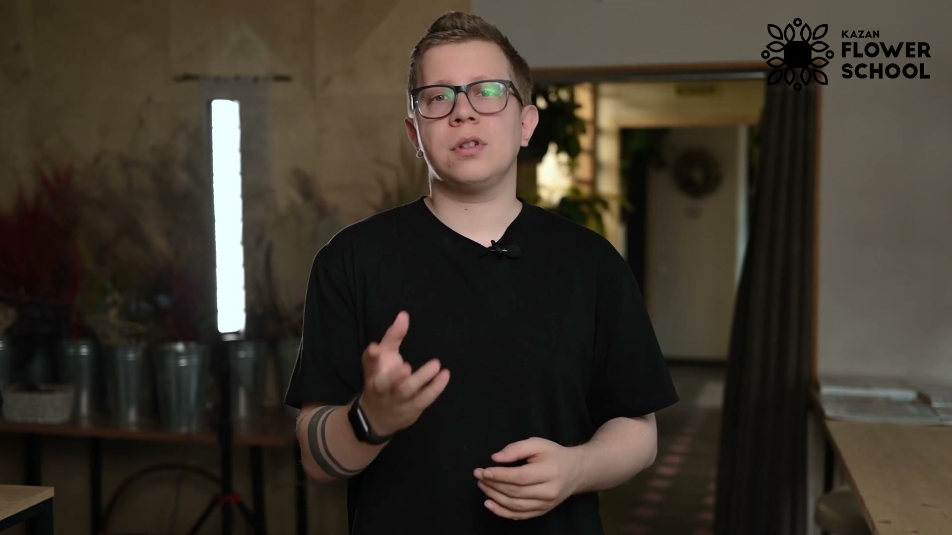 Рилз с композицией: переход хлопком: кадр 3